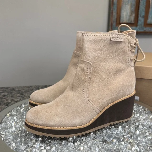 Earth Suede Wedge Bootie in Light Taupe NEW 6 - Picture 8 of 15